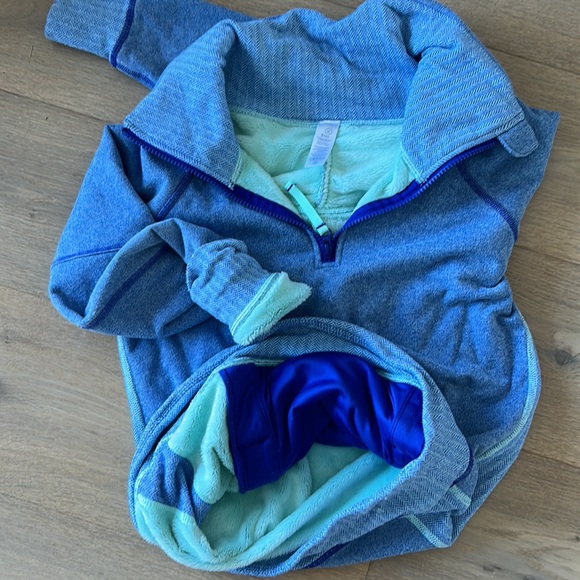 Ivivva size 12 funnel neck sweater - Picture 3 of 3